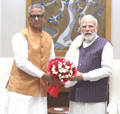 GOVERNOR WITH MODI 
