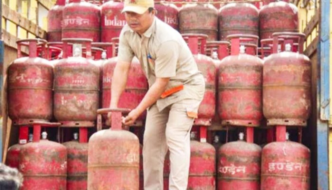 Centre increases commercial LPG allocation to 50 pc for states and UTs as panic booking dips