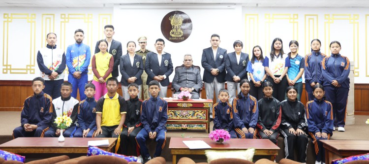 Governor extends support to State KhoKho association