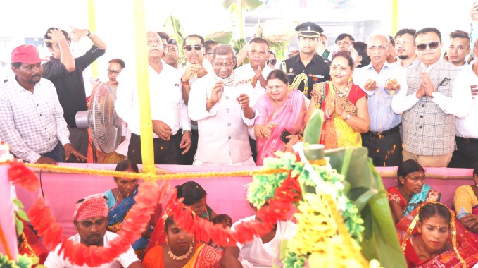 Governor Acharya attends Vanavasi Kalyan Ashram’s mass marriage ceremony in Siliguri