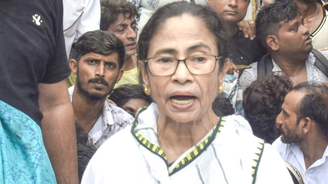 Mamata loses cool during protest march in Kolkata, slaps party worker