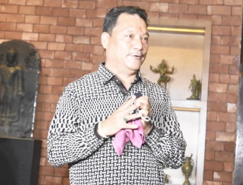 Darjeeling politics: Gurung, Tamang's comments sparks speculations of tilt towards Congress