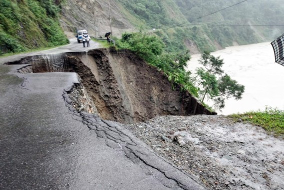 Darjeeling, Kalimpong hit by swelling water of river Teesta Darjeeling, Kalimpong hit by swelling water of river Teesta