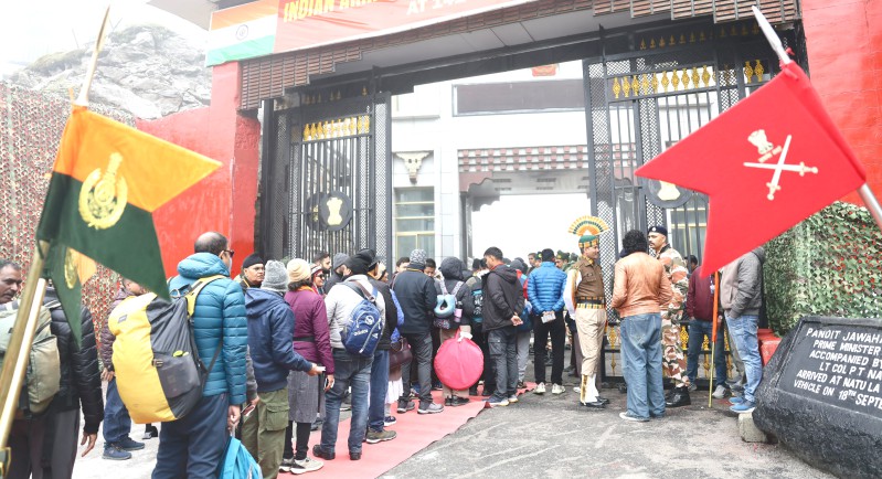 First batch of Kailash Mansarovar Yatris crosses Nathu La into Tibet
