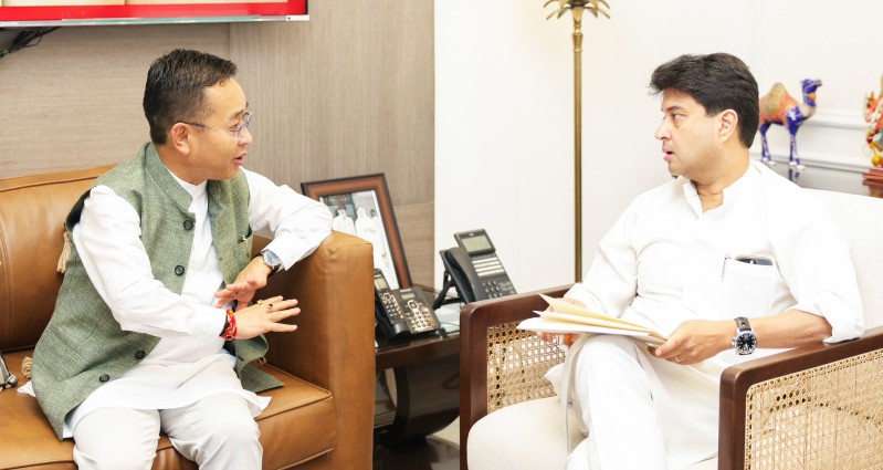 CM discusses Sikkim’s key developmental priorities with DoNER minister